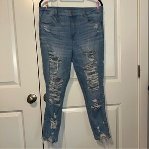 AEO Distressed Curvy Hi-Rise Jegging Crop